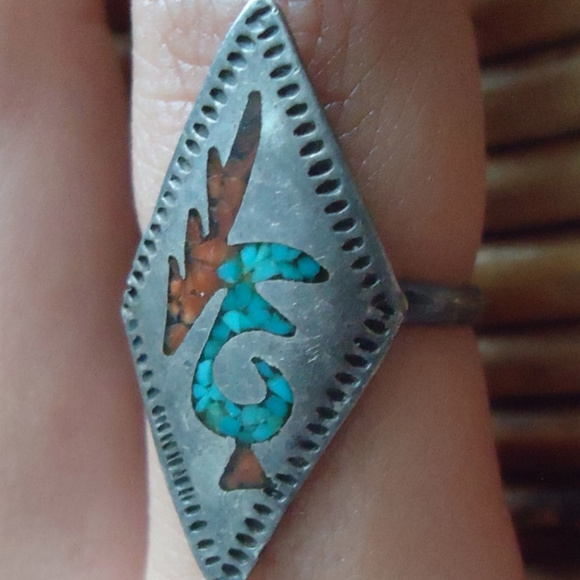 Old Tarnished Zuni Silver Chip Inlay Ring 5 - Picture 2 of 5